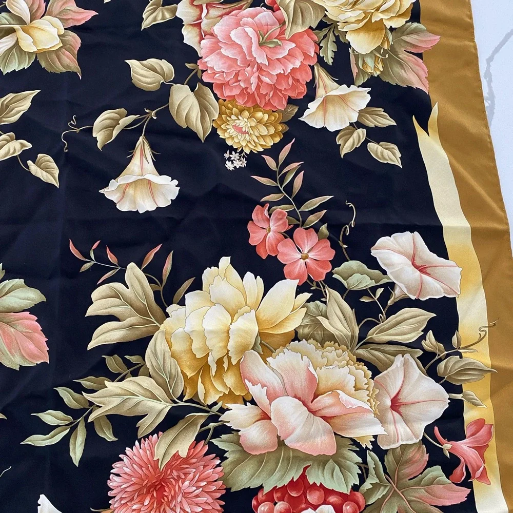 Ferragamo vintage scarf - Picture 5 of 7